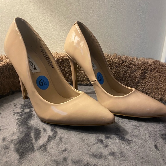 Tan Heels - Picture 4 of 5